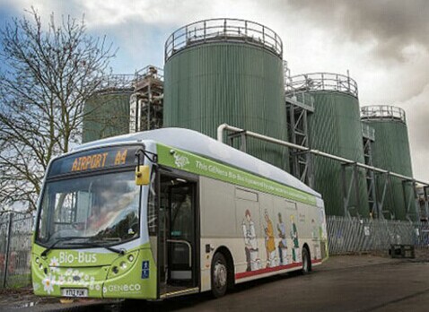 英国“生物公交车”今日投入运营 碳排放量较少 属可再生能源