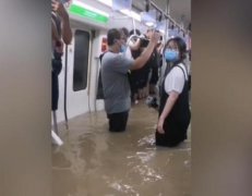 郑州地铁被困者讲述惊魂120分钟 不敢哭出声!